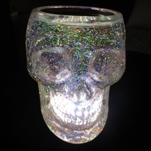 Bath & Body Works 3-Wick Candle Pedestal Halloween Skull Light Up Glitter - Picture 1 of 3